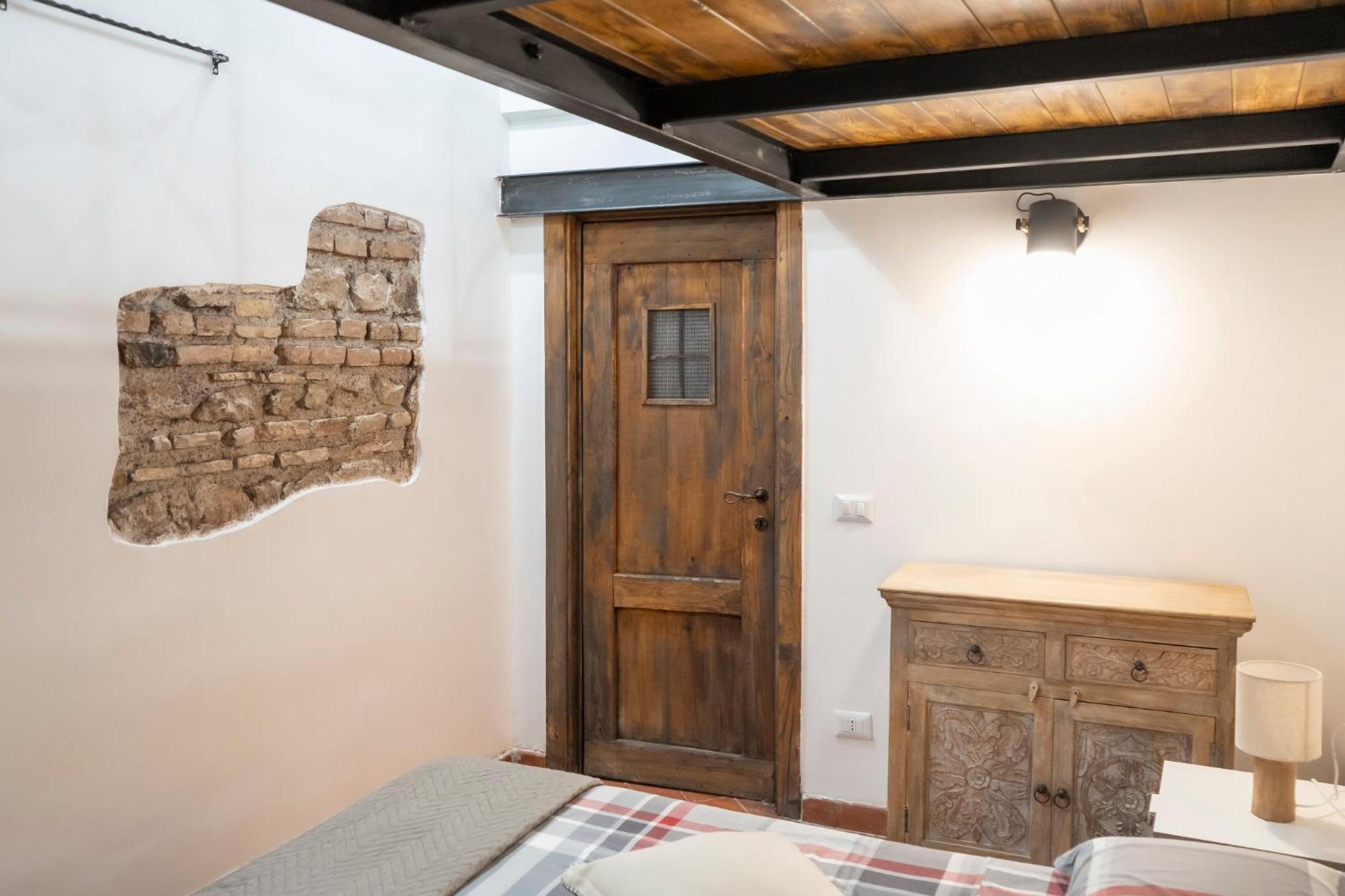 Domus Superior Capocci - Colosseum - Rione Monti * Roma