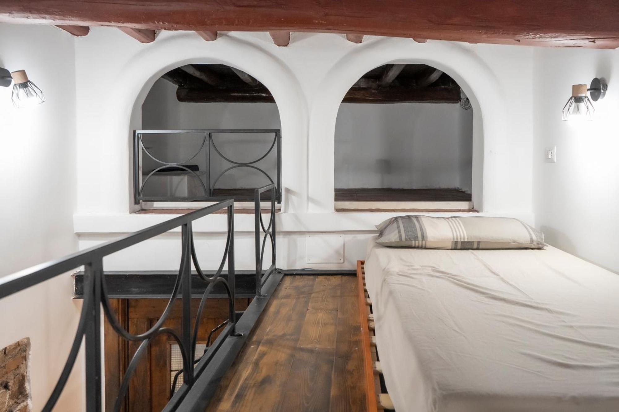 Domus Superior Capocci - Colosseum - Rione Monti * Roma